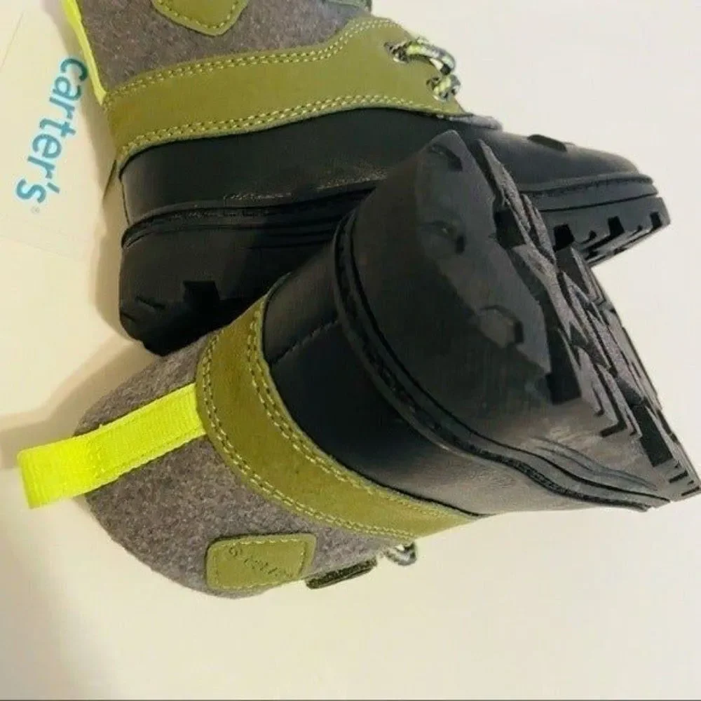 Carter's Duck Boots kids size 7 Black , gray & green New with tag